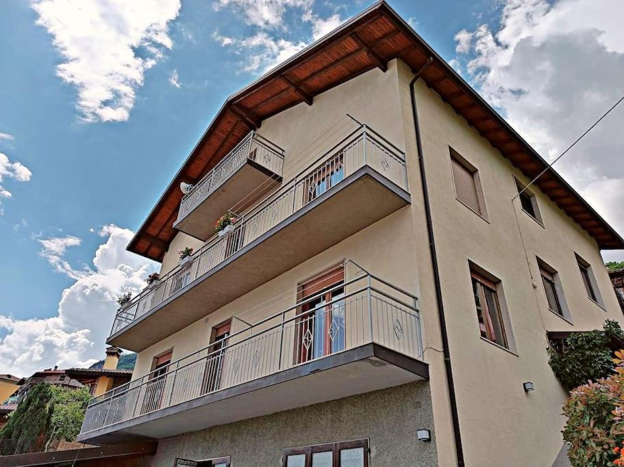 Brezza Di Lago Costa Volpino Esterno foto
